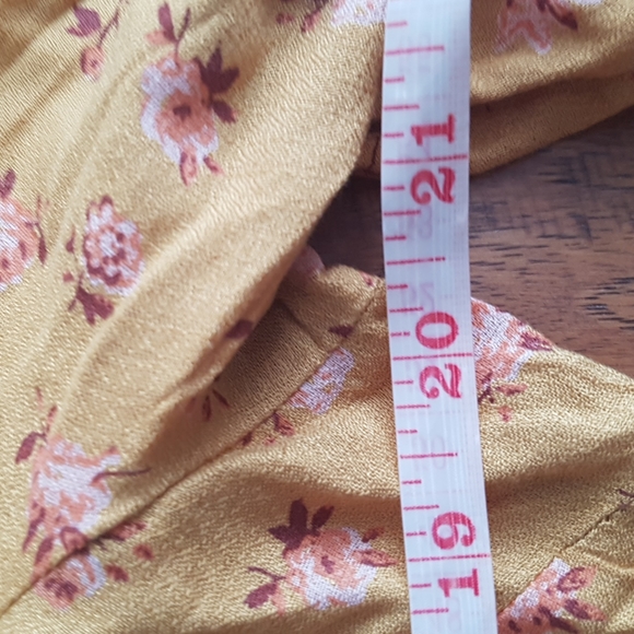 Lucky Brand Floral Peplum Faux Wrap Top Size L - Picture 10 of 16